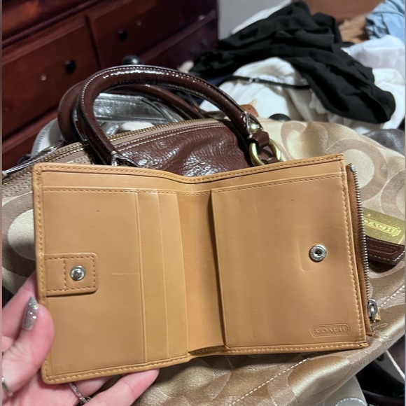 COACH TAN LEATHER SMALL WALLET EUC RETAILS $50 (CAMARILLO) - Picture 17 of 17